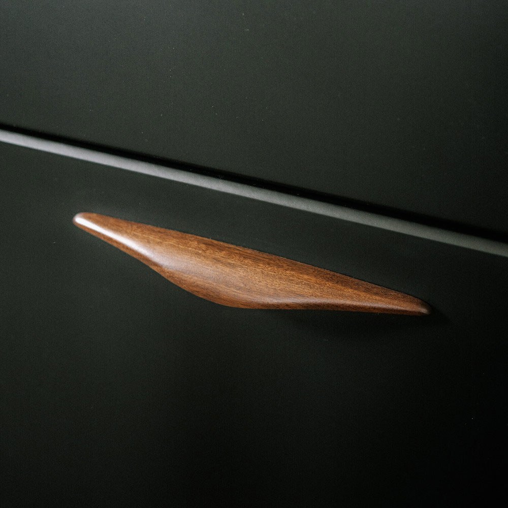 Handtag Manta - 160mm - Valnöt