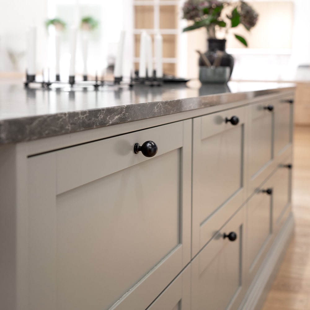 Knopp Lily - Svart | Beslagonline.se