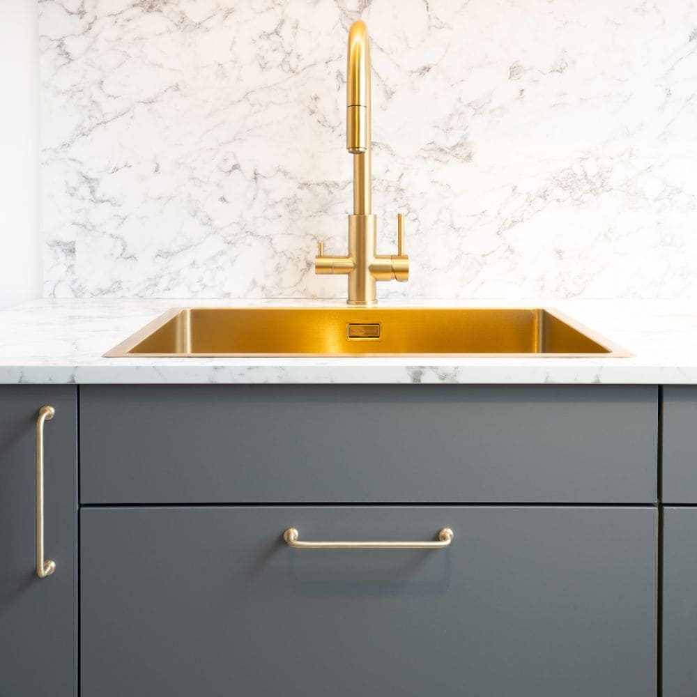 Handtag Viva - Borstad Obehandlad Mässing