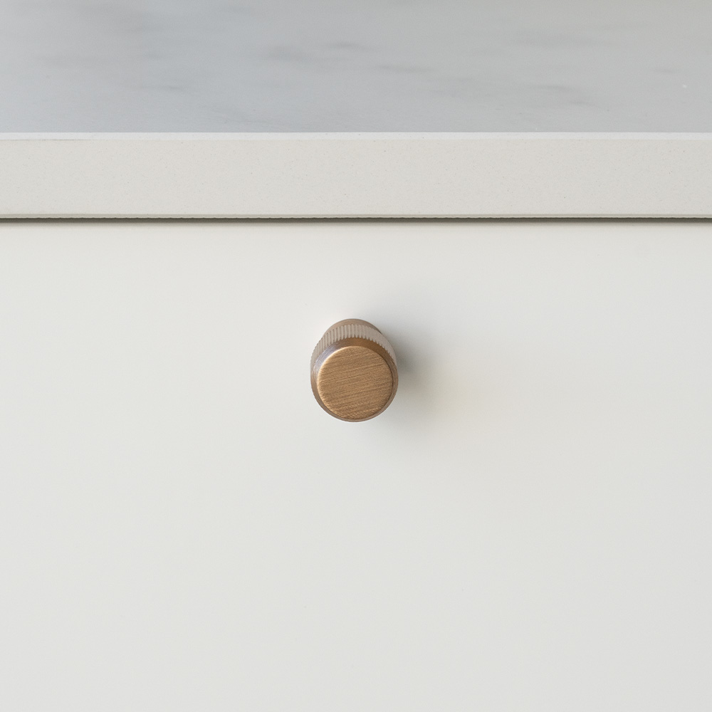 Knopp Brooklyn Ø20mm - Mörk Borstad Mässing
