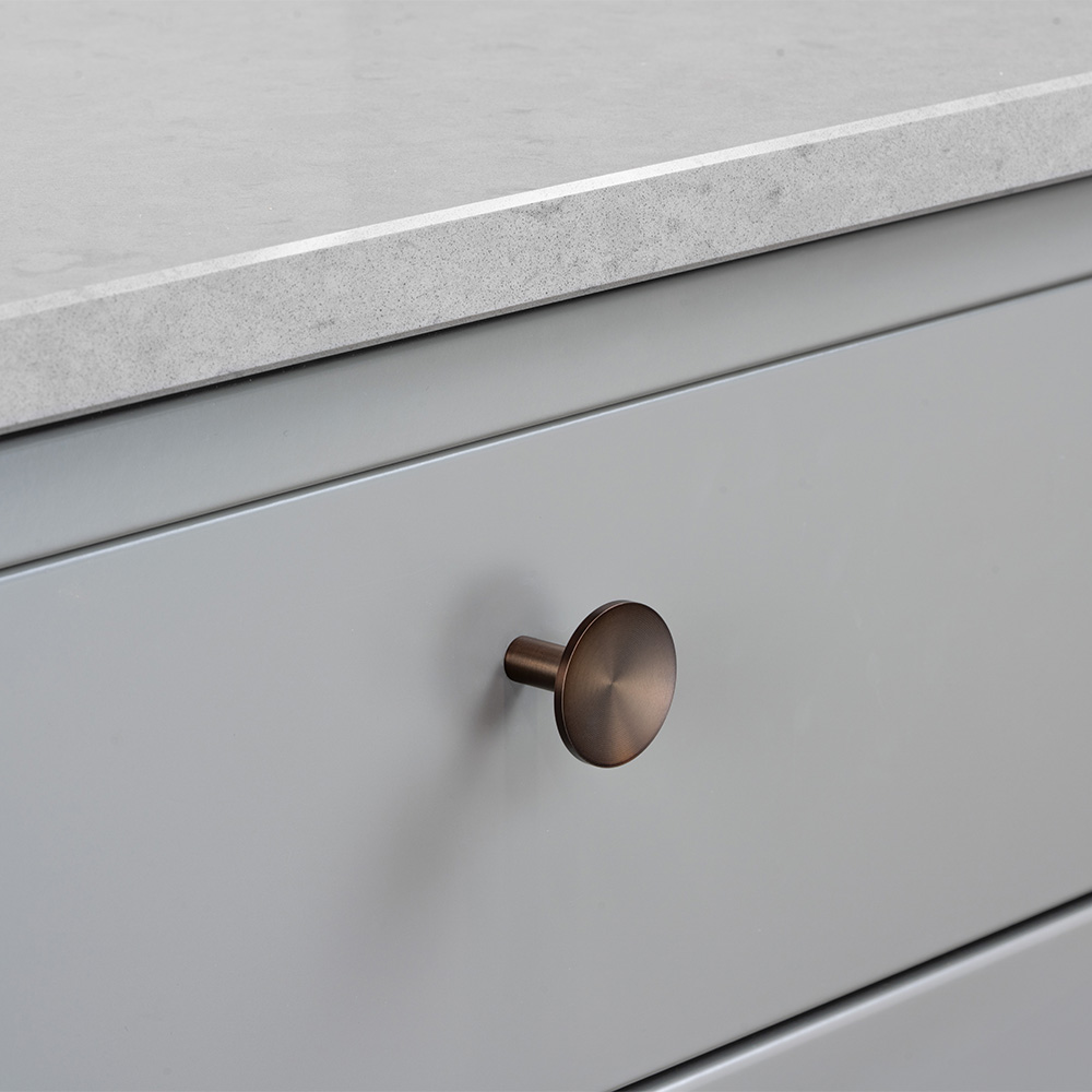 Knopp Sture - 28mm - Brunerad Mässing