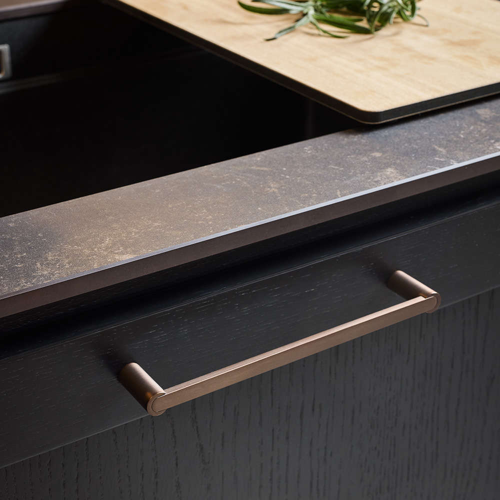 Handtag Flow - Brunerad Mässing