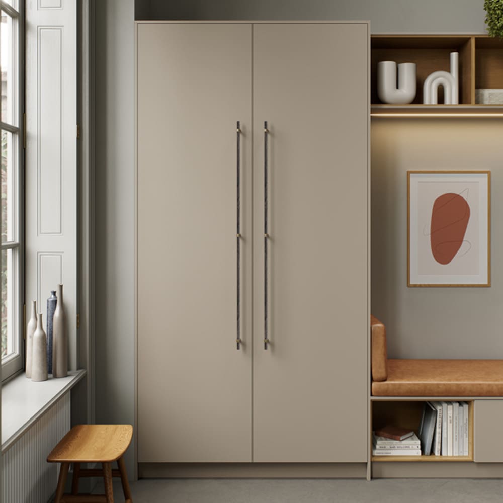 Handtag Bond - Mörkbetsad Ek/Borstad Mässing