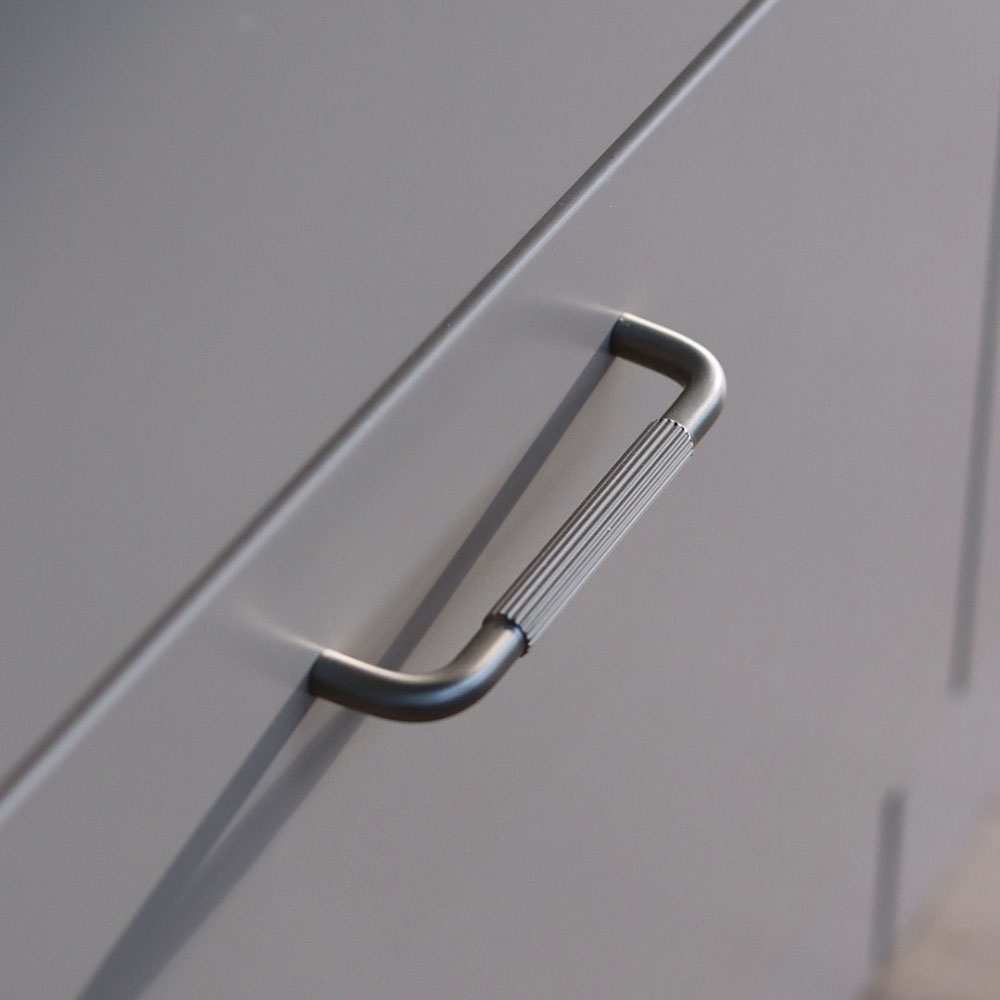 Handtag Helix Stripe - Rostfritt Stål Finish