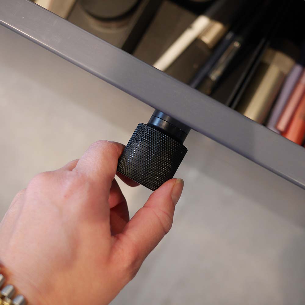 Knopp Helix - Mattsvart