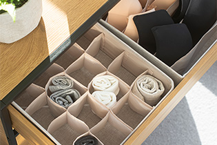 Besticklåda Classic är en mörkgrå insats för redskap