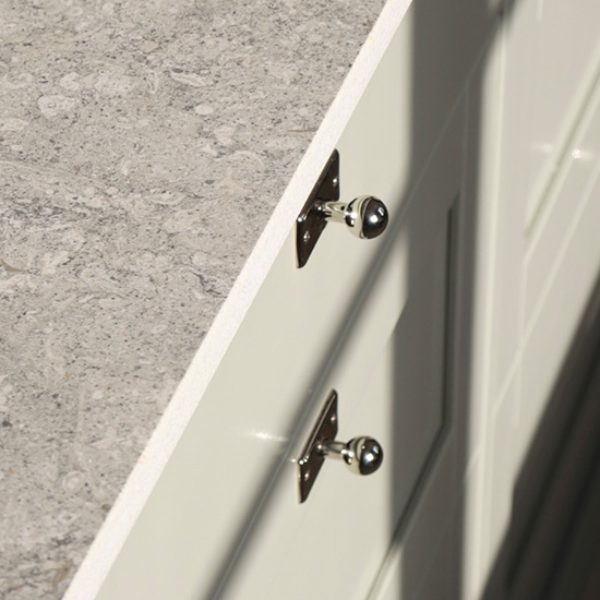 Lantliga handtag och knoppar