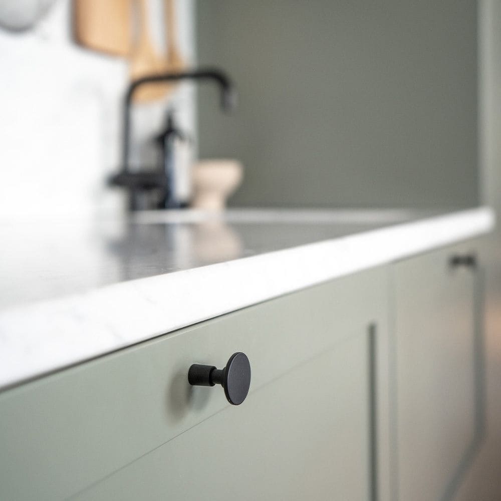 Svarta knoppar i modern design