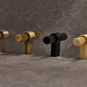 Knopp T Helix Stripe - Mässing