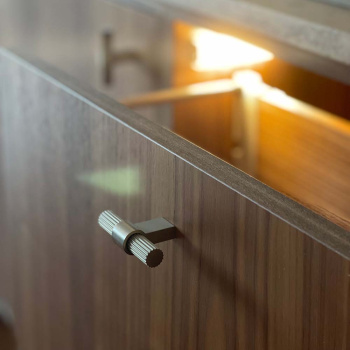 Knopp T Helix Stripe - Rostfritt Stål Finish