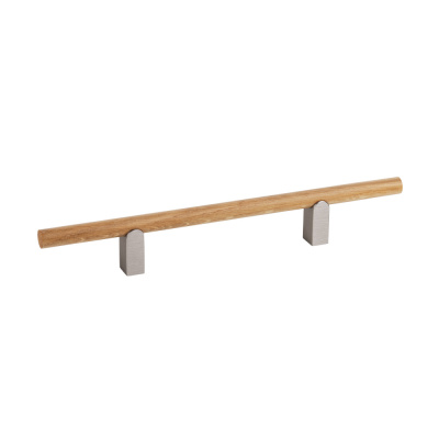 Handtag Kumo Wood - Ek/Rostfri Look i gruppen Nyheter hos Beslag Online (317705-11-V)