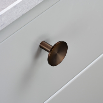 Knopp Sture - 28mm - Brunerad Mässing