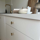 Knopp Sture - 28mm - Borstad Obehandlad Mässing