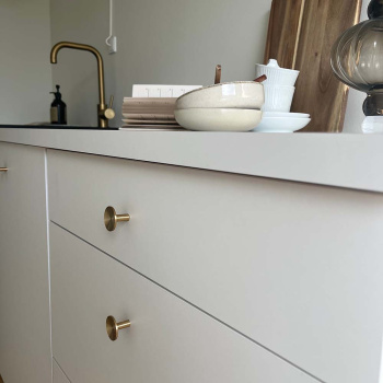 Knopp Sture - 28mm - Borstad Obehandlad Mässing