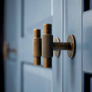 Knopp T Manor - Antik Mässing