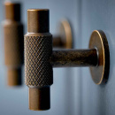 Knopp T Manor - Antik Mässing