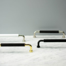 Handtag Brohult M - 128mm - Polerad Mässing/Svart