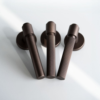 Dörrhandtag Helix 200 Plain - Mörk Brons