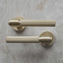 Dörrhandtag Helix 200 Stripe - Mässing