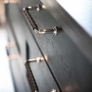 Handtag 1353 - Förnicklad/Läder Svart