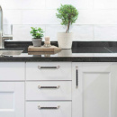 Handtag 1353 - Polerad Mässing/Läder Natur