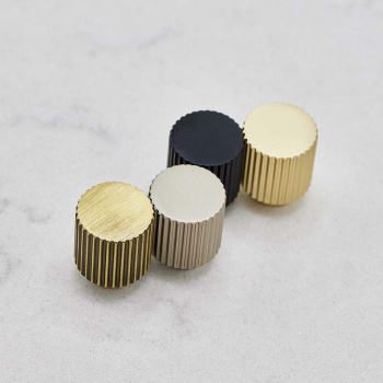 Knopp Helix Stripe - Mässing